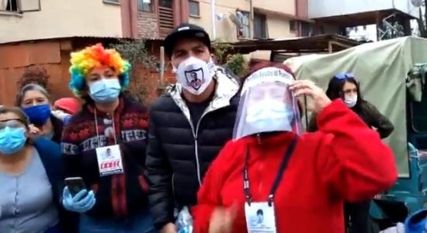 [VIDEO] Esteban Paredes llega a colaborar en olla común en Puente Alto