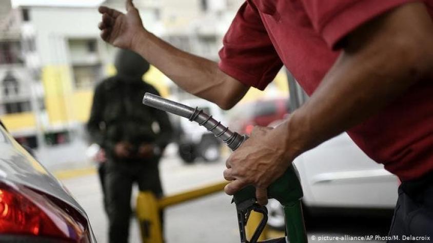 Nicolás Maduro analiza subir precio de gasolina en Venezuela