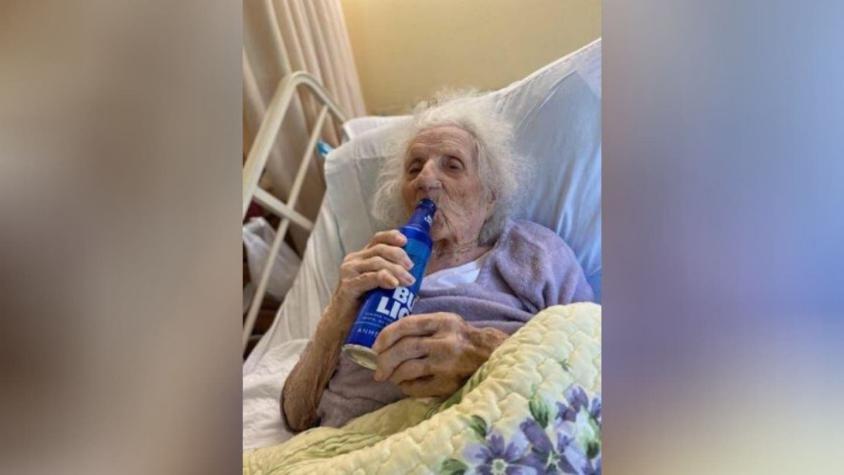 [FOTOS] Tatarabuela de 103 años vence al coronavirus y… ¡pide una cerveza para celebrar!