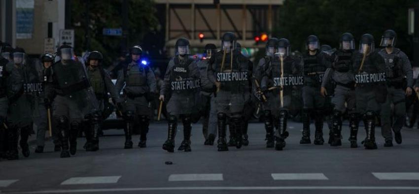Un muerto en EEUU tras enfrentamiento armado de policía y Guardia Nacional con manifestantes