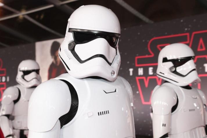 [VIDEO] Disney despliega a sus Stormtroopers para resguardar la distancia social en sus parques
