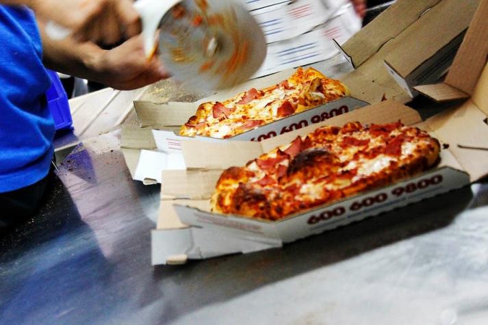 Hombre denuncia que lleva nueve años recibiendo pizzas en su casa que no ha pedido