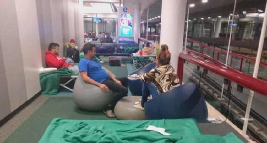 [VIDEO] Varados hace 75 días dentro del aeropuerto: cubanos viven de caridad de pilotos y azafatas