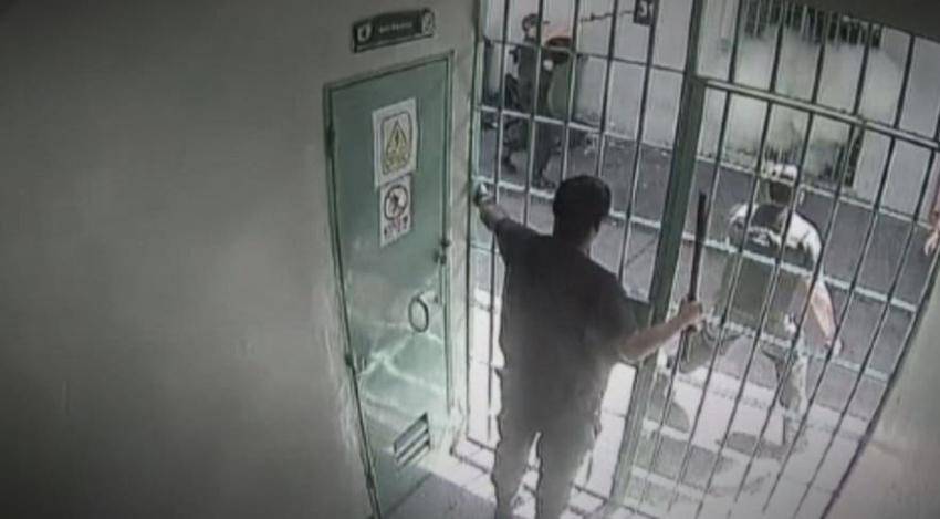 [VIDEO] Reo planifica su huida desde un hospital: a punta de pistola 4 sujetos lo ayudaron a escapar