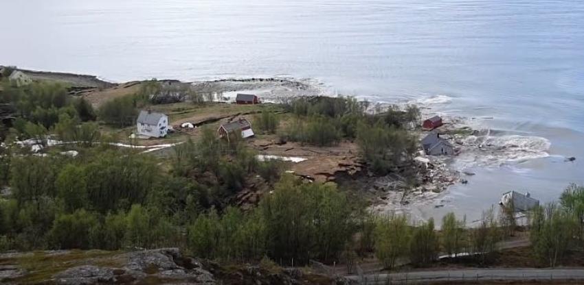 [VIDEO] Noruega: Impactante deslizamiento de tierra termina con ocho viviendas en el mar