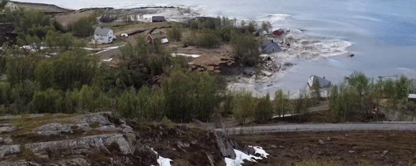 [VIDEO] Noruega: Impactante desprendimiento de tierra de casi un kilómetro bota ocho casas al mar