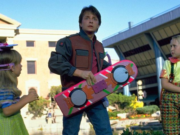 [VIDEO] Alcanza los 80 kms: Crean réplica de la hoverboard de Marty McFly en Volver al Futuro