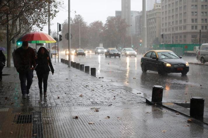 Continúa el frío: Este viernes vuelve la lluvia a la zona central del país