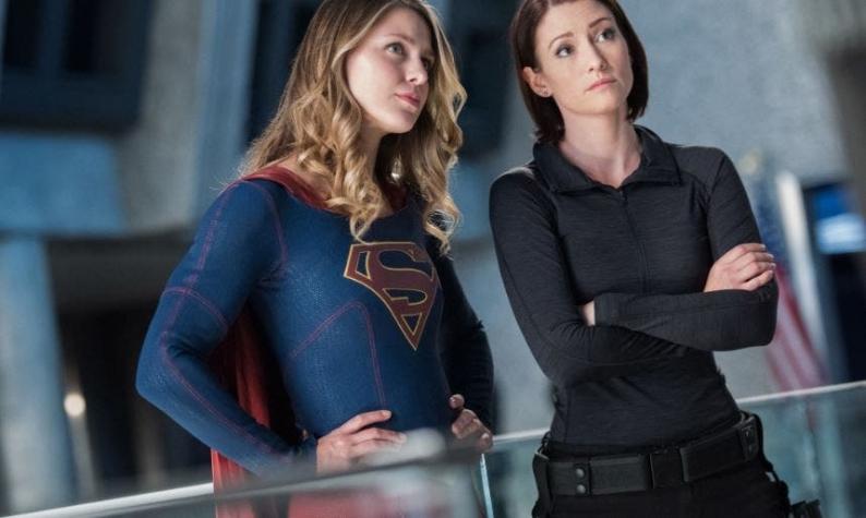 Actriz de "Grey's" revela que la sexualidad de su rol en "Supergirl" es una "variación" de la suya
