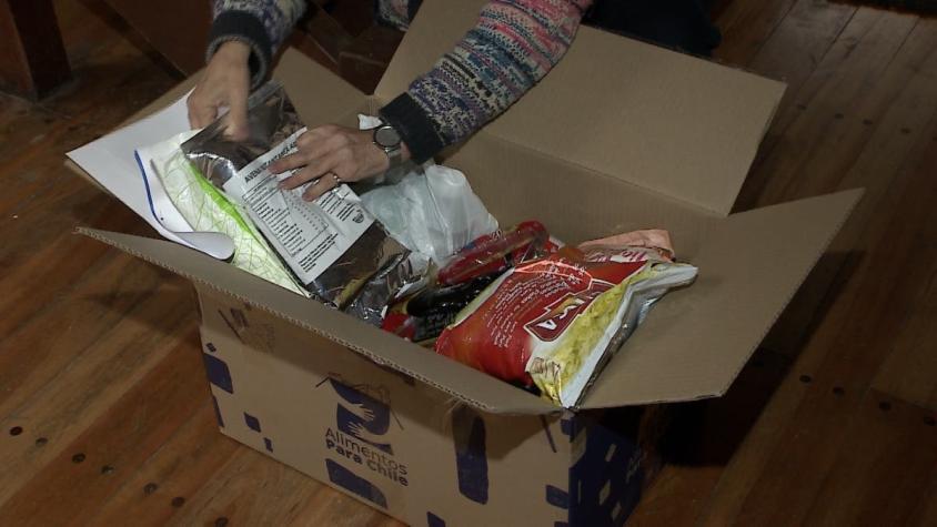 [VIDEO] Denuncian entrega de cajas de alimentos a quienes no la necesitan: ¿cuál es el criterio?