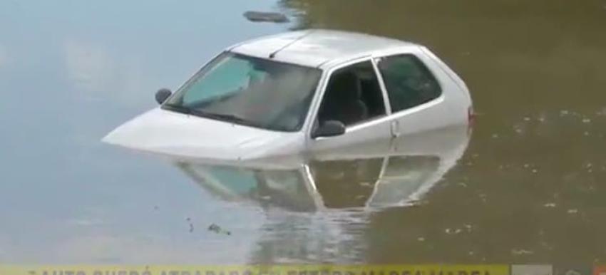 Lluvia causa estragos en Viña del Mar: Automóviles quedaron atrapados en el estero Marga Marga