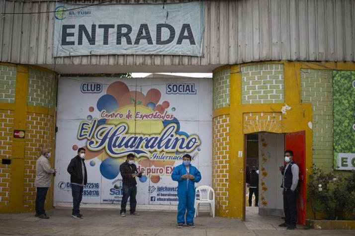 Perú: Médicos usan discoteque como centro de operaciones para salir a atender pacientes COVID