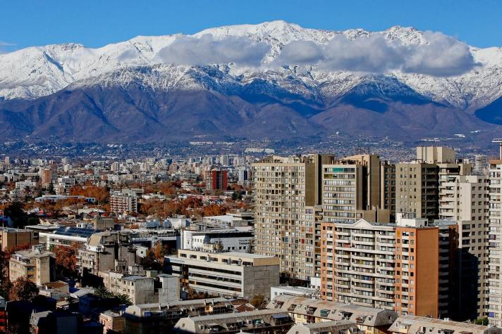 Propiedades en el Gran Santiago registran baja de hasta 44% en sus precios