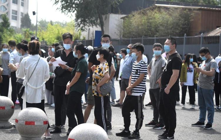 Pekín registra 21 nuevos contagios por coronavirus y sigue en alerta