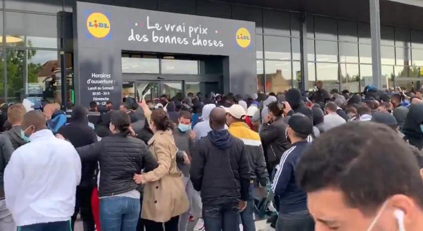 Oferta de PlayStation 4 a solo 100 dólares desató caos en un supermercado en Francia