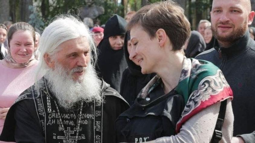 Coronavirus : el sacerdote de la Iglesia ortodoxa rusa que niega la cuarentena y asaltó un convento