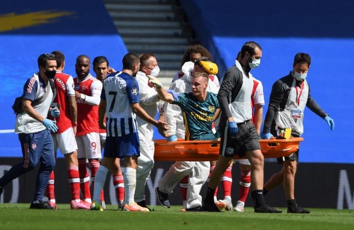Arquero del Arsenal sufrió brutal lesión y culpó a rival cuando era retirado en camilla