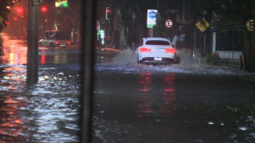[VIDEO] Lluvia provocó daños en calles y viviendas aunque ayudaría a reducir el déficit hídrico