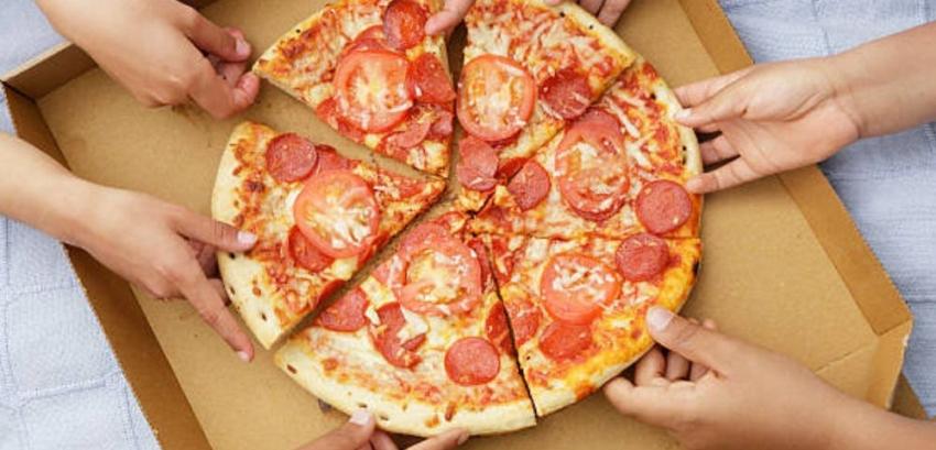 Mujer denunció “desagradable” sorpresa que encontró al abrir una pizza de reconocida cadena mexicana