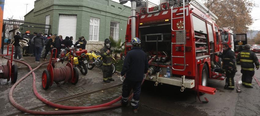 Bomberos controló incendio que afectó a cité en Providencia