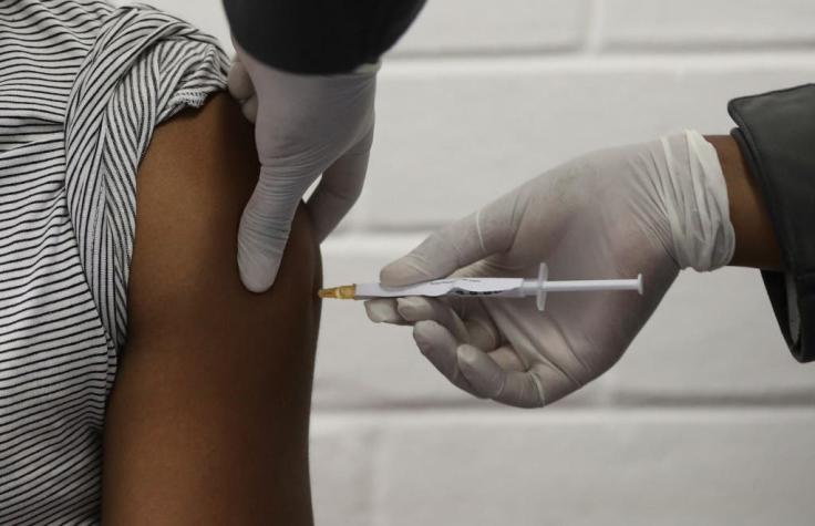 Brasil cierra acuerdo para producir vacuna contra COVID-19 que desarrolla U. de Oxford