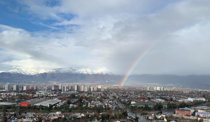 Reportan aparición de arcoiris desde distintos puntos de la Región Metropolitana tras las lluvias