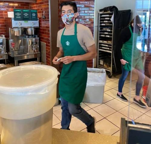 "Funan" a trabajador que se negó a servir café a clienta pero terminó recibiendo millonaria propina