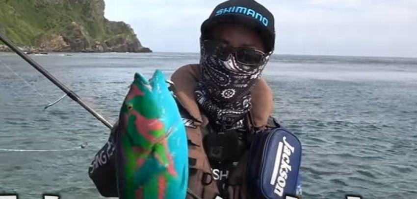 [VIDEO] Capturan increíble pez de color similar al de un personaje de la película "Avatar"