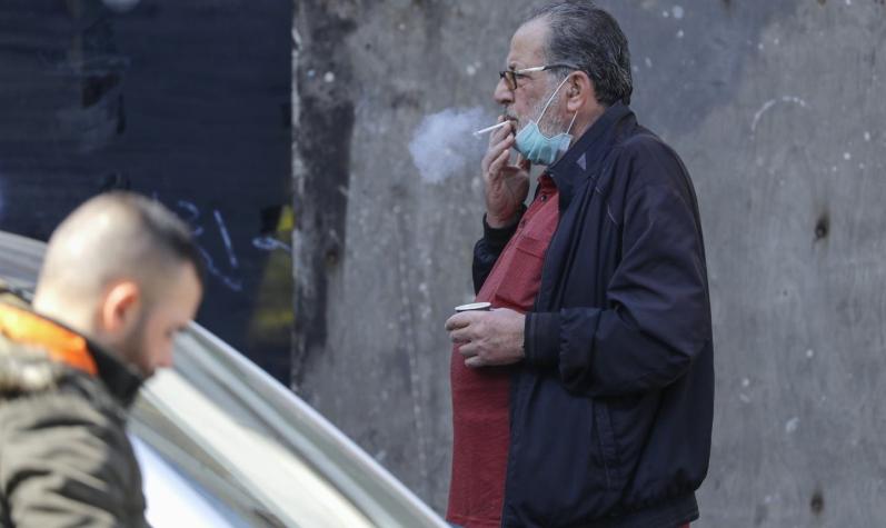 Autoridades españolas advierten: Fumadores pueden propagar más el COVID-19