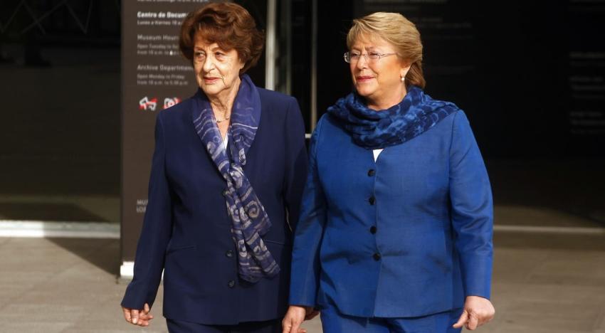 Bachelet cumpliría cuarentena en su casa y ahí se despediría de su madre