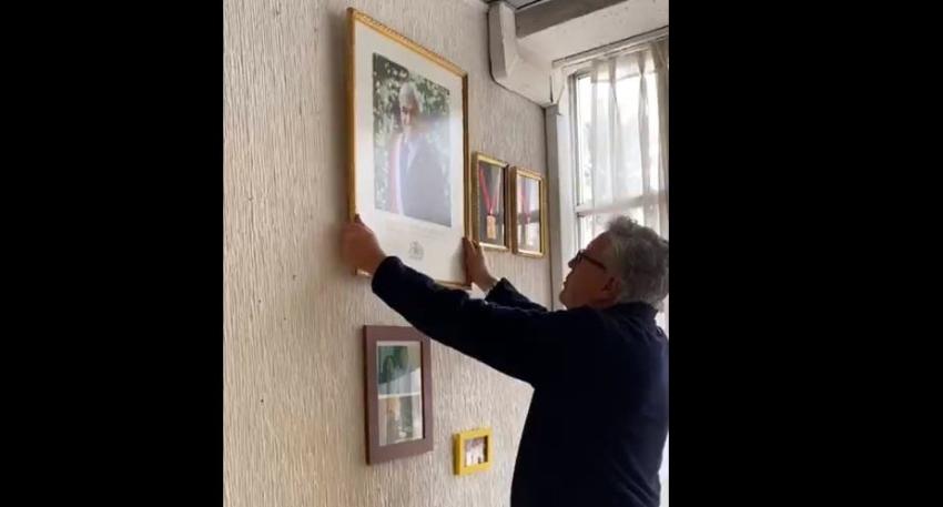 "Déjalo por allá": Alcalde de Rancagua retira fotografía oficial del Presidente Piñera de su oficina