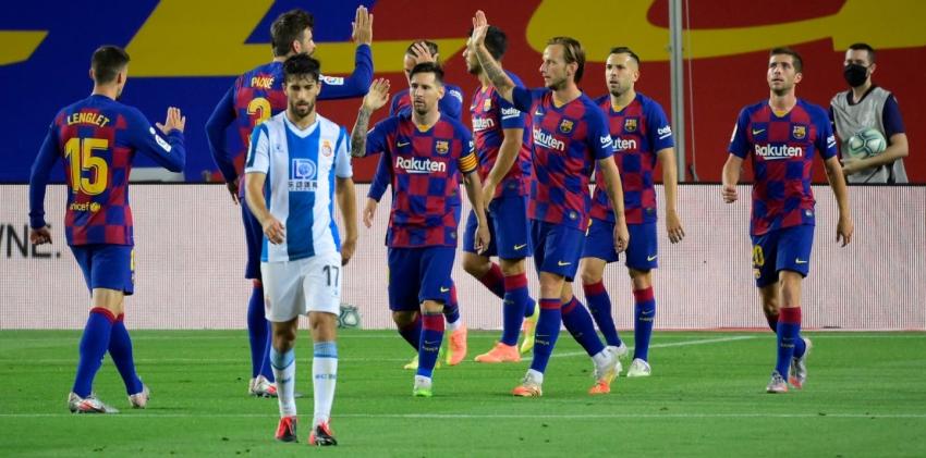 FC Barcelona y Arturo Vidal ganan el derbi catalán y envían al Espanyol a Segunda División