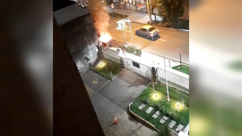 [VIDEO] Violento ataque a "casa okupa" en San Miguel: balacera e incendio de vehículo