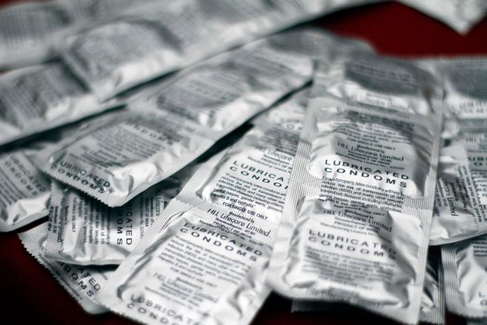 Preservativos y toallas higiénicas: Las novedades que traerá la nueva caja de alimentos del Gobierno
