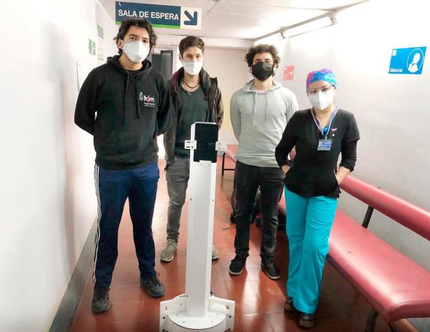 U de Chile crea robot para asistir a pacientes aislados con COVID-19 y comunicarlos con sus familias