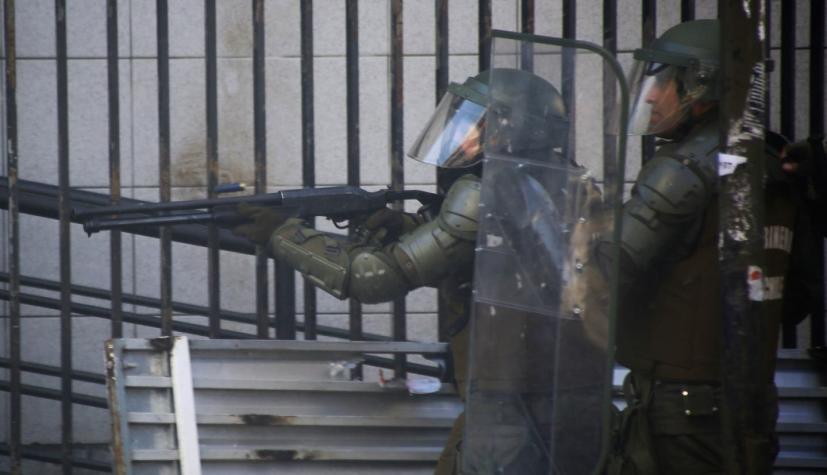 Diario oficial publica nuevo protocolo de Carabineros sobre uso de escopetas antidisturbios