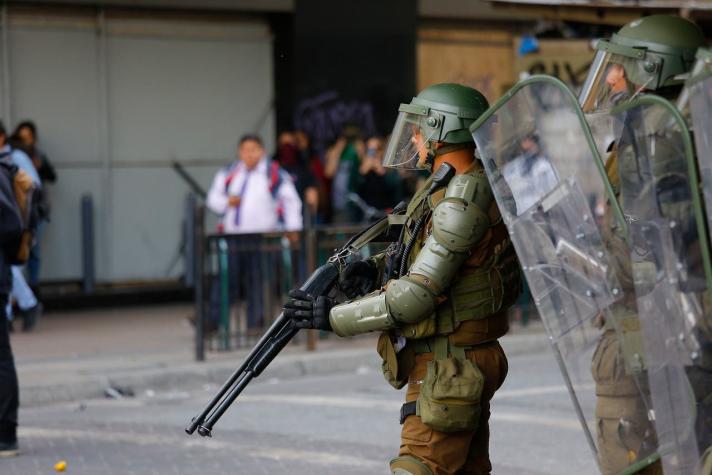 Carabineros actualiza protocolo: escopetas antidisturbios no se podrán usar en manifestaciones
