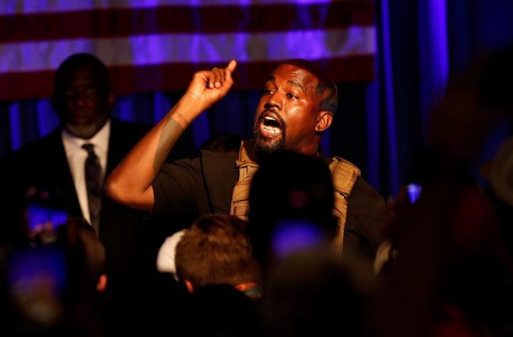 Con chaleco antibalas y un "2020" en la cabeza: Kanye West realizó su primero mitin como candidato