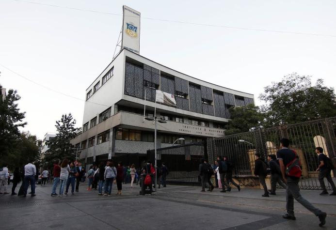 Alessandri dice que colegios municipales de Santiago no retomarán clases presenciales hasta 2021