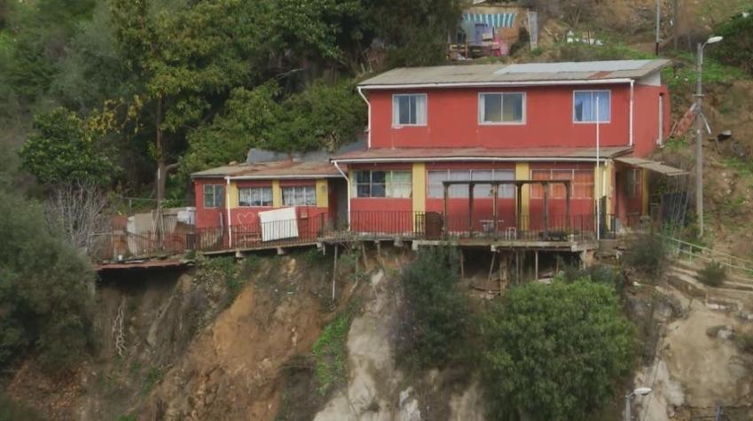 [VIDEO] Vecinos de Valparaíso en riesgo por posible derrumbe de sus viviendas