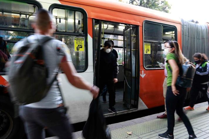 COVID-19: Hutt explica por qué no se toman medidas de distanciamiento en el transporte público