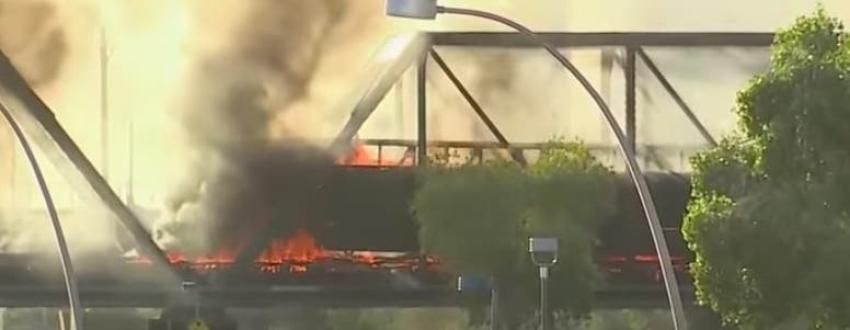 [VIDEO] Descarrilamiento de un tren provocó voraz incendio en Estados Unidos