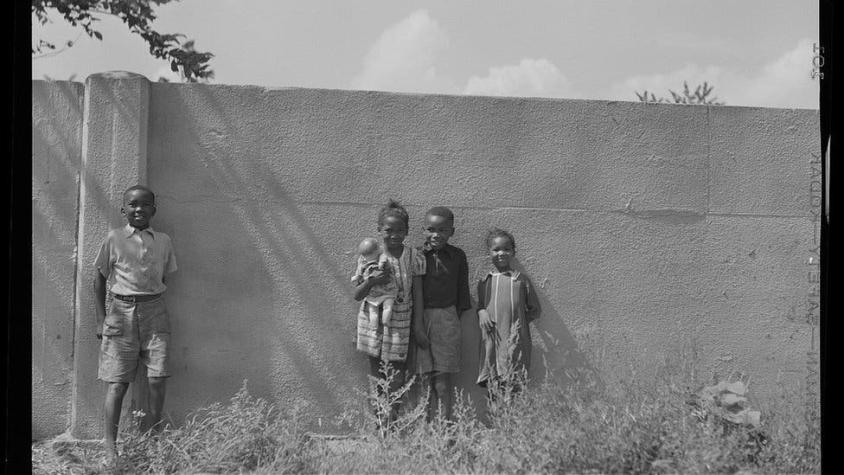 Racismo en EE.UU.: el muro que se construyó hace 80 años para separar un barrio blanco de uno negro