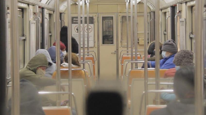 [VIDEO] Volver a viajar en metro: El desafío de mantener distancia en los vagones