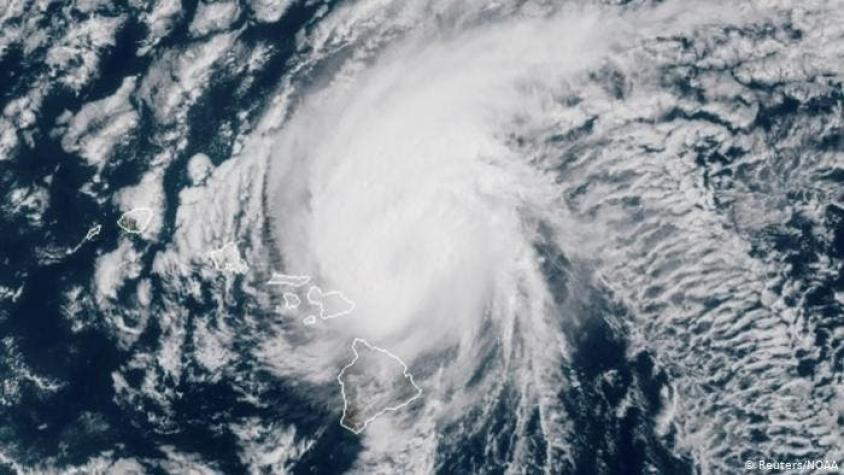 Tormenta “Isaías” se convierte en huracán categoría 1