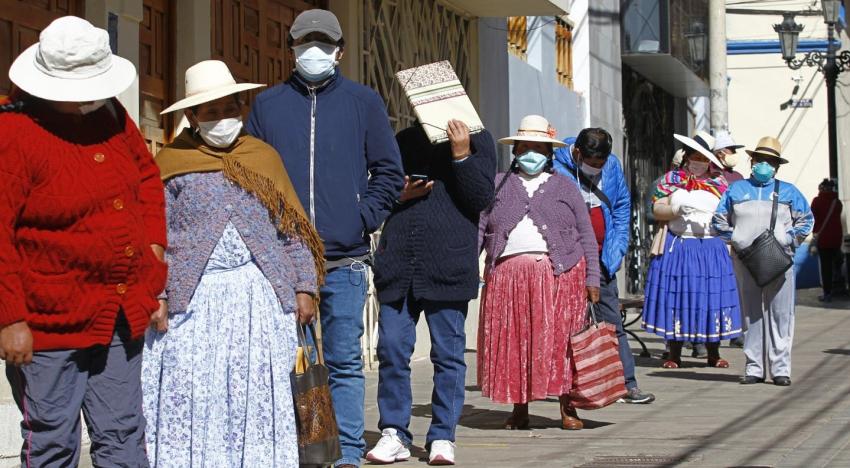 Peruanos retiraron 5.500 millones de dólares de fondos de pensiones por pandemia