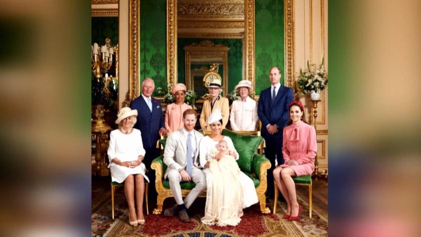 [VIDEO] ¿Por qué Harry y Meghan dejaron la familia real?: Libro entregará detalles desconocidos