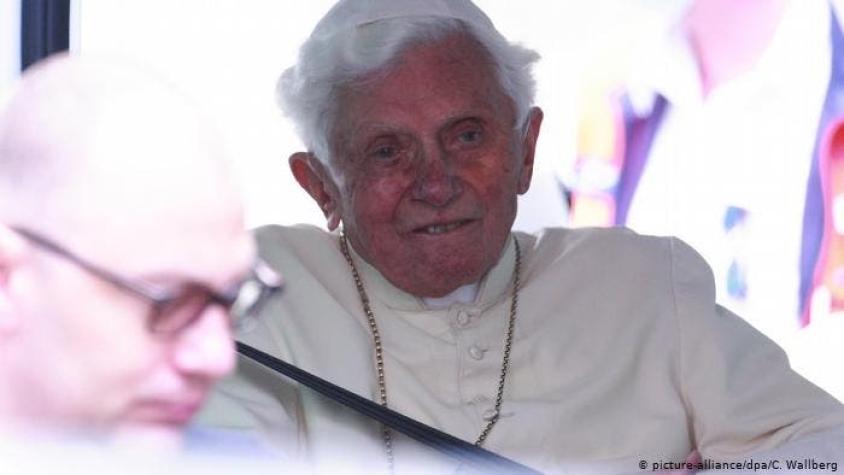 Papa emérito Benedicto XVI "extremadamente frágil" de salud