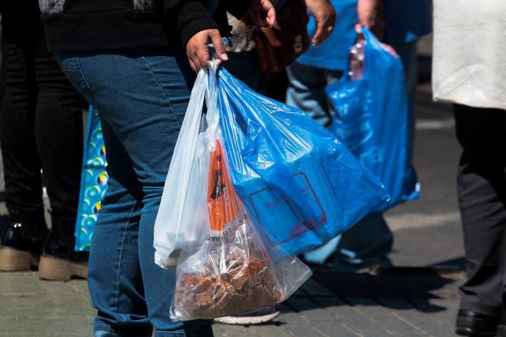 Bolsas de plástico: Comienza a regir normativa que prohíbe su entrega en almacenes y ferias