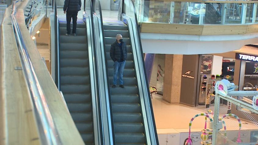 [VIDEO] Malls reabrieron sus puertas al público: Pocas tiendas, pocos clientes y dos sumarios